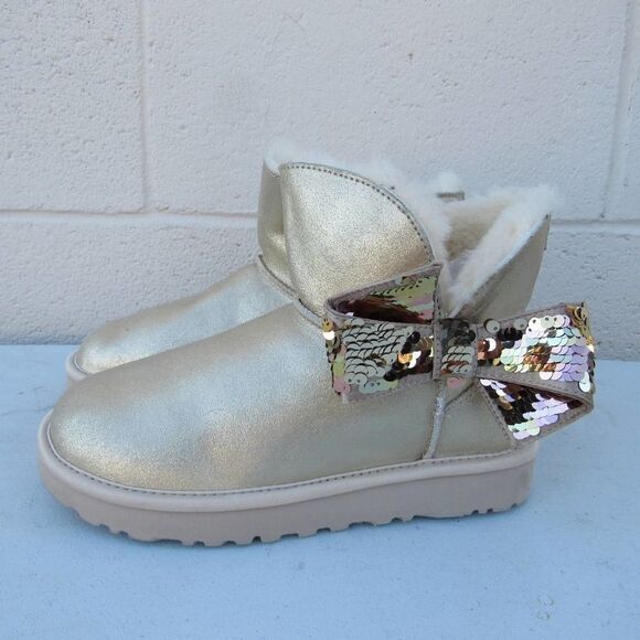 UGG WOMEN'S MINI SEQUIN BOW BOOTS IN GOLD SZ 6 - Picture 3 of 8